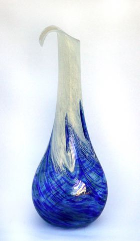 Click to view detail for DB-410 Vase Blue & White Surf 13x5 $225